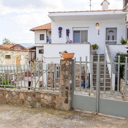 Gasthaus Titika House Vrasná Exterior foto